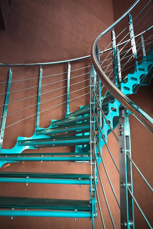 escaliers et main courante en métal